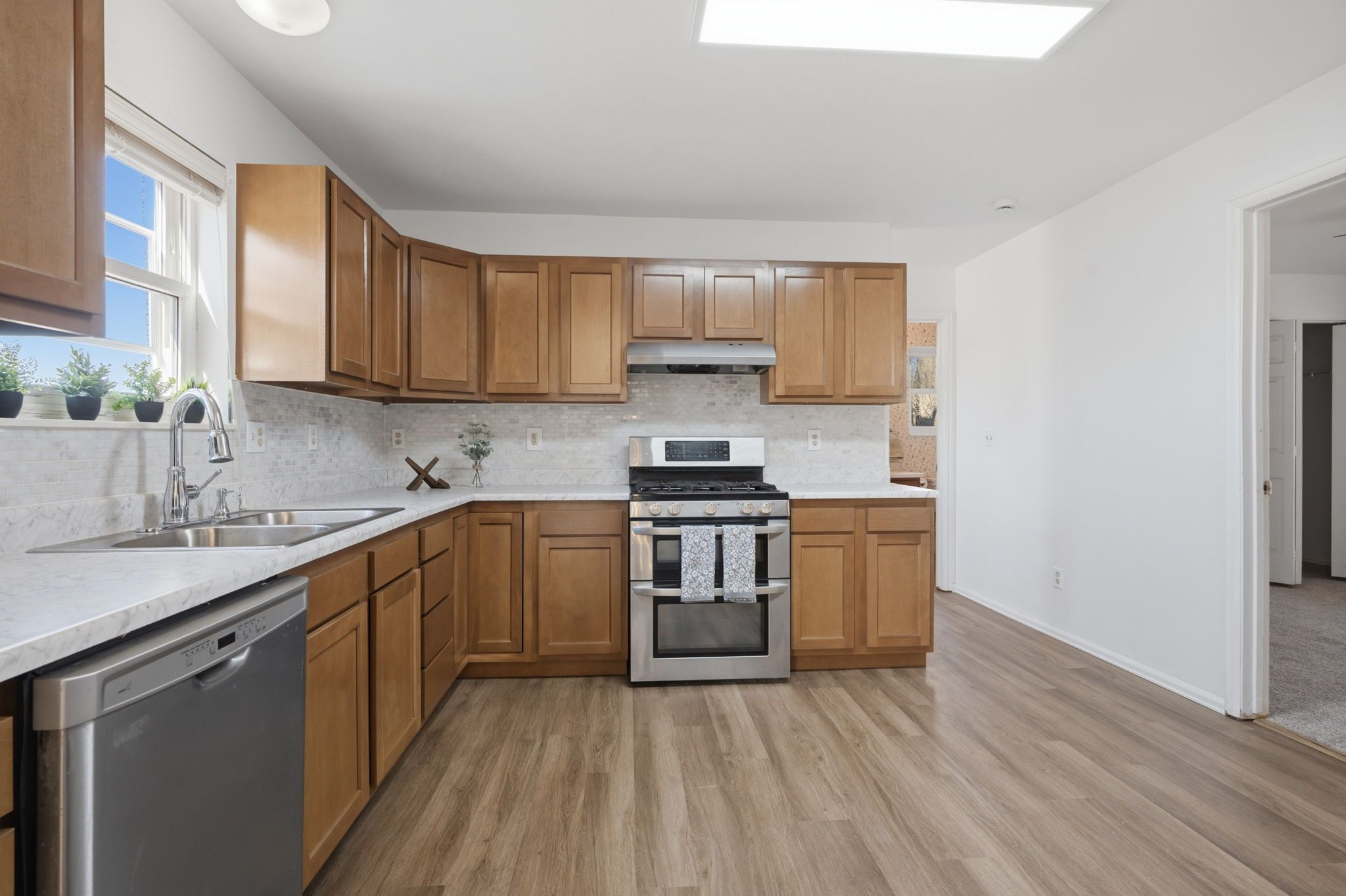 747 D St — photo 3