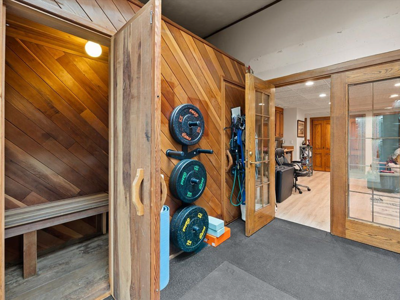 2261 Belmont Drive - photo 3