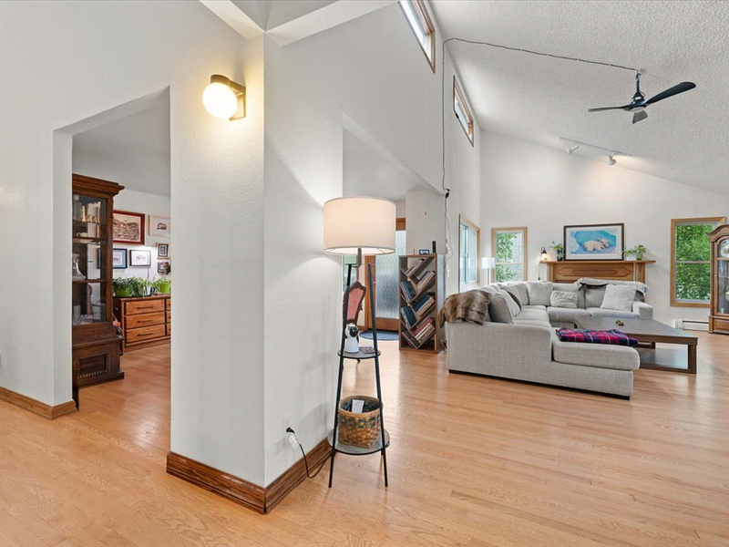 2261 Belmont Drive - photo 5