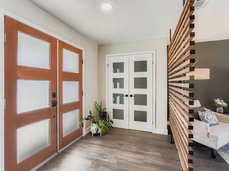 202 N Florence Ave — photo 3