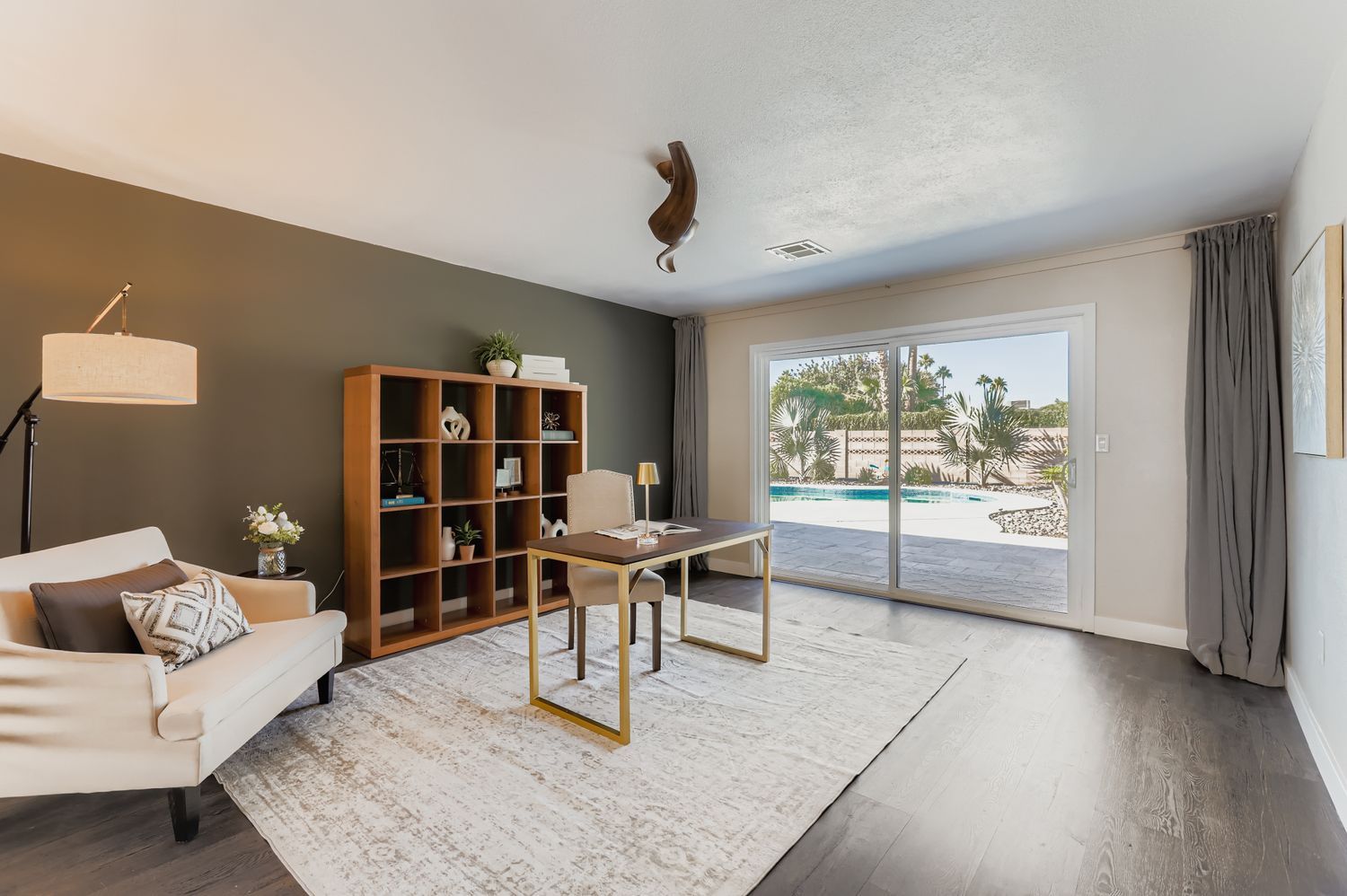 202 N Florence Ave — photo 4