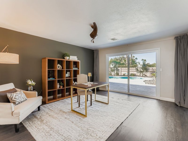 202 N Florence Ave — photo 4